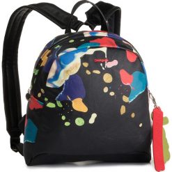 Plecak DESIGUAL - 19WAKP04 2000. Czarne plecaki damskie Desigual, bez wzorów, ze skóry ekologicznej, eleganckie, bez dodatków. Za 299,00 zł.