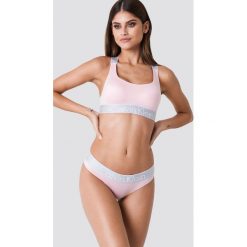 Calvin Klein Stringi Customized Stretch - Pink. Różowe stringi Calvin Klein. Za 100,95 zł.