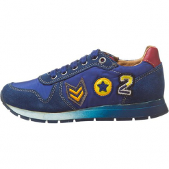 Sneakersy "Artur" w kolorze granatowym. Niebieskie trampki chłopięce marki Naturino, z aplikacjami, z materiału, na sznurówki. W wyprzedaży za 172,95 zł.