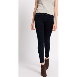 Review - Jeansy. Niebieskie rurki damskie Review. W wyprzedaży za 119,90 zł.