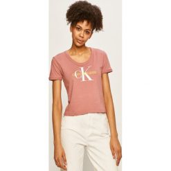 Calvin Klein Jeans - Bluzka. Żółte bluzki damskie Calvin Klein Jeans, na co dzień, s, z nadrukiem, z poliesteru, z okrągłym kołnierzem, bez rękawów. W wyprzedaży za 89,90 zł.