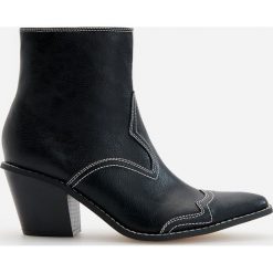 Botki kowbojki -. Botki damskie Reserved, bez obcasa, bez zapięcia. Za 199,99 zł.