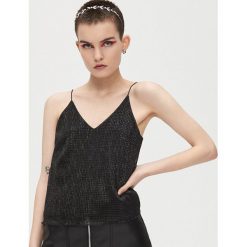 Top na cienkich ramiączkach - Czarny. Czarne topy damskie Cropp, s, bez wzorów, bez kołnierzyka. Za 49,99 zł.