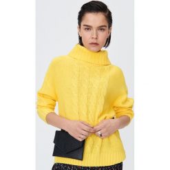 Sweter oversize z warkoczowym splotem - Żółty. Żółte swetry damskie Sinsay, s, bez wzorów, ze splotem, bez rękawów, bez kaptura. Za 59,99 zł.