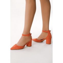 Pomarańczowe Czółenka Enrich. Pomarańczowe czółenka damskie Born2be, bez wzorów, ze szpiczastym noskiem, bez obcasa, na słupku. Za 39,99 zł.