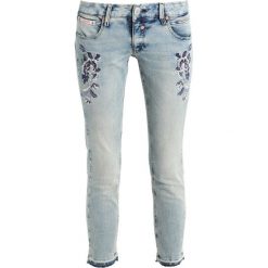 Herrlicher TOUCH CROPPED Jeansy Slim Fit crease. Niebieskie jeansy damskie marki Herrlicher, z elastanu. W wyprzedaży za 344,25 zł.