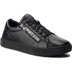 Sneakersy VERSACE JEANS - E0YSBSM7 70847 899. Czarne sneakersy męskie Versace Jeans, na co dzień, bez wzorów, z jeansu, eleganckie, bez zapięcia. W wyprzedaży za 359,00 zł.