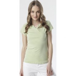 Jasnozielony T-shirt Mayanelle. Zielone bluzki damskie Born2be, s, bez wzorów, z dzianiny, z okrągłym kołnierzem, z krótkim rękawem. Za 29,99 zł.