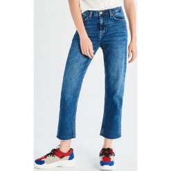 Jeansy kick flare - Granatowy. Niebieskie jeansy damskie Sinsay. W wyprzedaży za 29,99 zł.