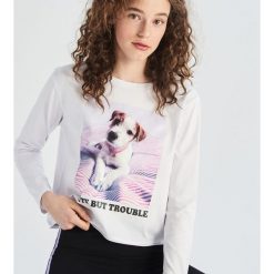 Bawełniany crop top z nadrukiem - Biały. Białe topy damskie marki Sinsay, s, z nadrukiem, z bawełny, bez kołnierzyka. Za 29,99 zł.