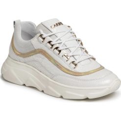 Sneakersy CARINII - B5371 O18-G24-N66-D67. Białe półbuty damskie Carinii, na co dzień, bez wzorów, ze skóry, bez obcasa, na płaskiej podeszwie, bez zapięcia. Za 439,00 zł.
