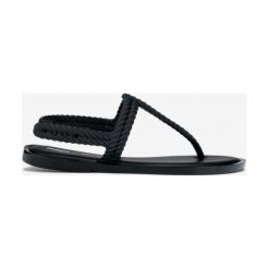 Melissa Flash Sandały Czarny. Czarne sandały damskie Melissa, w paski, z materiału, bez obcasa, z paskami. Za 326,95 zł.