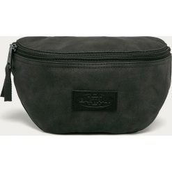 Eastpak - Nerka. Czarne nerki damskie Eastpak, w paski, z poliesteru, małe, bez dodatków. Za 99,90 zł.