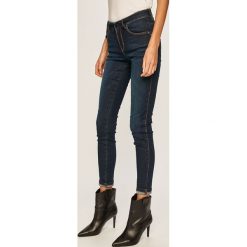 Guess Jeans - Jeansy Curve X. Niebieskie jeansy damskie Guess Jeans, z aplikacjami, z elastanu. Za 399,90 zł.