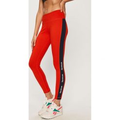 Reebok - Legginsy. Czerwone spodnie damskie Reebok, s, z nadrukiem, z elastanu. Za 129,90 zł.
