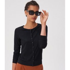 Rozpinany kardigan - Czarny. Czarne swetry damskie Sinsay, s, bez wzorów, bez rękawów, bez kaptura. Za 49,99 zł.