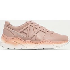Armani Exchange - Buty. Różowe buty sportowe damskie Armani Exchange, z gumy. Za 919,90 zł.