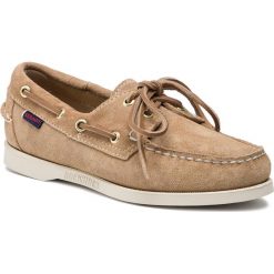 Mokasyny SEBAGO - Docksides Portland Suede W 7000510 Beige Camel 906. Brązowe mokasyny damskie Sebago, bez wzorów, ze skóry, bez obcasa, na płaskiej podeszwie, bez zapięcia. W wyprzedaży za 519,00 zł.