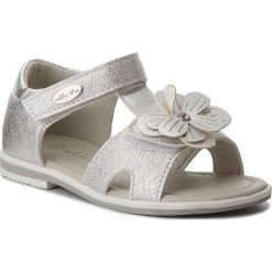 Sandały NELLI BLU - C16SS166-5 Srebrny 1. Szare sandały dziewczęce Nelli Blu, ze skóry ekologicznej, bez zapięcia. Za 59,99 zł.