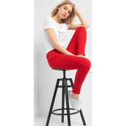 Elastyczne jeansy skinny. Różowe rurki damskie Orsay, s. Za 89,99 zł.
