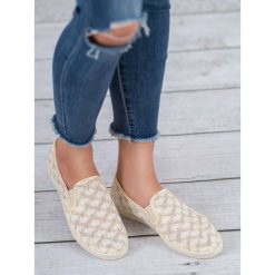 KORONKOWE SLIPONY VICES. Trampki i tenisówki damskie vices, bez wzorów, z koronki, bez zapięcia. Za 40,90 zł.