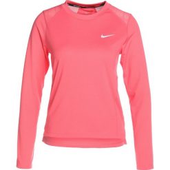 Nike Performance DRY MILER Koszulka sportowa sea coral/reflective silver. Pomarańczowe t-shirty damskie Nike Performance, xs, z poliesteru, z długim rękawem. W wyprzedaży za 126,65 zł.