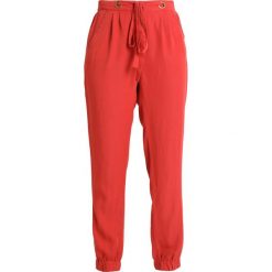 Cream VALERY PANTS Spodnie materiałowe scarlet orange. Czerwone spodnie damskie marki Cream, bez wzorów, z poliesteru. Za 419,00 zł.