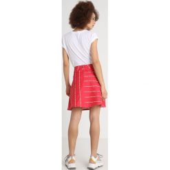Mads Nørgaard SKIRT Spódnica trapezowa red. Czerwone spódniczki jeansowe marki Mads Nørgaard, l. Za 499,00 zł.