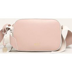 Red Valentino - Torebka skórzana. Czarne listonoszki damskie Red Valentino, w paski, ze skóry, bez dodatków. Za 1249,00 zł.