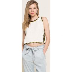 Pepe Jeans - Top. Białe bluzki z odkrytymi ramionami marki Pepe Jeans, s, z bawełny, z okrągłym kołnierzem. W wyprzedaży za 129,90 zł.