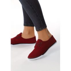 Czerwone Tenisówki Show Error Of Ways. Czerwone trampki i tenisówki damskie Born2be, bez wzorów, bez zapięcia. W wyprzedaży za 49,99 zł.