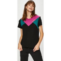 Wrangler - Top. Czarne topy damskie marki Wrangler, s, z bawełny, z okrągłym kołnierzem. Za 119,90 zł.