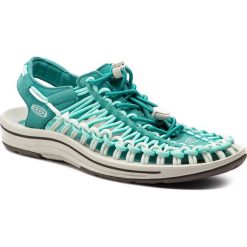 Sandały KEEN - Uneek 1020788 Bayou/Tibetan Stone. Zielone klapki damskie Keen, bez wzorów, z tworzywa sztucznego, sportowe, bez obcasa, bez zapięcia, outdoorowe. Za 409,95 zł.