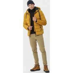 Żółta Kurtka Geilston. Żółte kurtki męskie Born2be, na zimę, xl, bez wzorów. Za 194,99 zł.