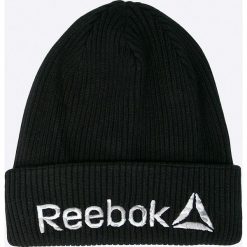 Reebok - Czapka. Czarne czapki zimowe męskie Reebok, na zimę, z bawełny. W wyprzedaży za 59,90 zł.