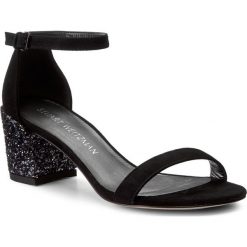 Sandały STUART WEITZMAN - Simple XL92923 Black Suede. Czarne klapki damskie marki Stuart Weitzman, z aplikacjami, ze skóry, bez obcasa, na obcasie. Za 1870,00 zł.