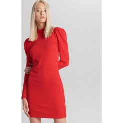 Sukienka z bufiastymi rękawami - Czerwony. Czerwone sukienki damskie Cropp, s, bez wzorów, bez kołnierzyka, bez rękawów. Za 79,99 zł.
