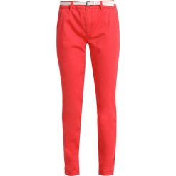 Chinosy damskie: comma Chinosy red