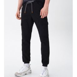 Joggery cargo - Czarny. Czarne spodnie męskie House, s, bez wzorów. Za 129,99 zł.