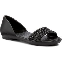 Sandały CROCS - Lina Embellished Dorsay 204361 Black/Black. Czarne klapki damskie marki Crocs, z aplikacjami, z tworzywa sztucznego, bez obcasa. W wyprzedaży za 149,00 zł.