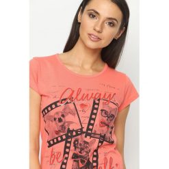 T-shirty damskie: Koralowy T-shirt Red Tie
