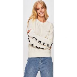 Calvin Klein Jeans - Sweter. Białe swetry damskie Calvin Klein Jeans, s, bez wzorów, z bawełny, z krótkim rękawem, krótkie, bez kaptura. W wyprzedaży za 299,90 zł.