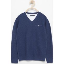 Sweter z dekoltem w serek - Granatowy. Niebieskie swetry chłopięce marki Reserved, l, z dekoltem w serek. Za 79,99 zł.