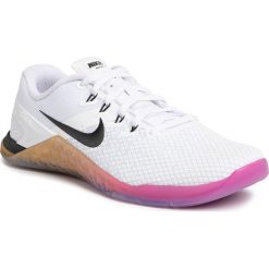 Buty NIKE - Metcon 4 Xd CD3128 107 White/Black/University Gold. Białe buty sportowe damskie Nike, bez wzorów, ze skóry ekologicznej, sportowe, na fitness i siłownię. W wyprzedaży za 369,00 zł.