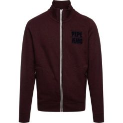 Bluza Pepe Jeans Tristam PM581621. Czerwone bluzy męskie Pepe Jeans, xxl, bez wzorów, z jeansu, bez kołnierzyka, bez rękawów, bez kaptura. W wyprzedaży za 199,00 zł.