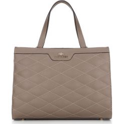 Torebka damska. Czarne kuferki damskie Wittchen, w paski, ze skóry, eleganckie, pikowane, bez dodatków. W wyprzedaży za 299,90 zł.