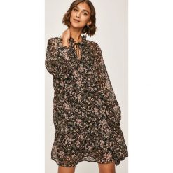 Answear - Sukienka. Czarne sukienki damskie ANSWEAR, na co dzień, s, w kwiaty, z poliesteru, casualowe, bez kołnierzyka, z długim rękawem, długie, mini, proste. W wyprzedaży za 129,90 zł.