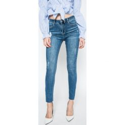 Missguided - Jeansy. Niebieskie jeansy damskie marki Missguided, z elastanu. W wyprzedaży za 89,90 zł.