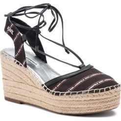 Espadryle KARL LAGERFELD - KL32207 Black 900. Czarne espadryle damskie KARL LAGERFELD, bez wzorów, ze skóry, bez obcasa, na obcasie. W wyprzedaży za 389,00 zł.