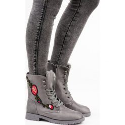 ZAMSZOWE WORKERY Z HAFTEM. Szare workery damskie SPORT, z zamszu. Za 76,90 zł.